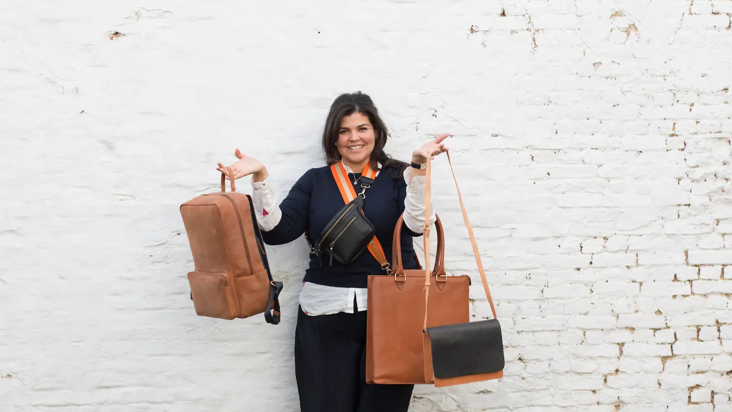 Paulien Wesselink holding Bags © MARNIX and ALLY