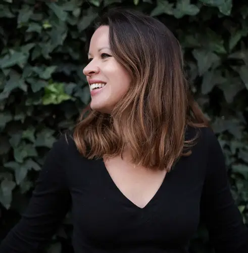 Violetta Pleshakova Paradigm Shifter, Leadership Coach, Spiritual Mentor, Inspirational Speaker and Writer
