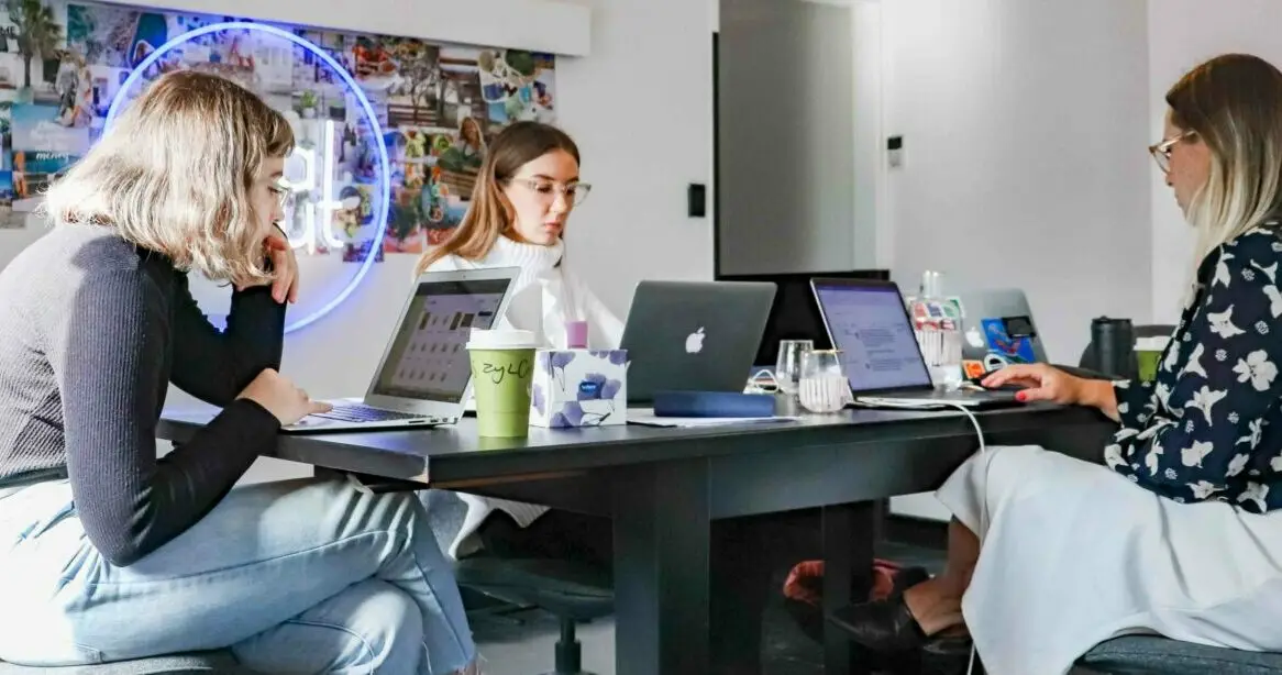 Female Founder Space - Lesson 1 - 6 Steps to Build Your Social Media Presence