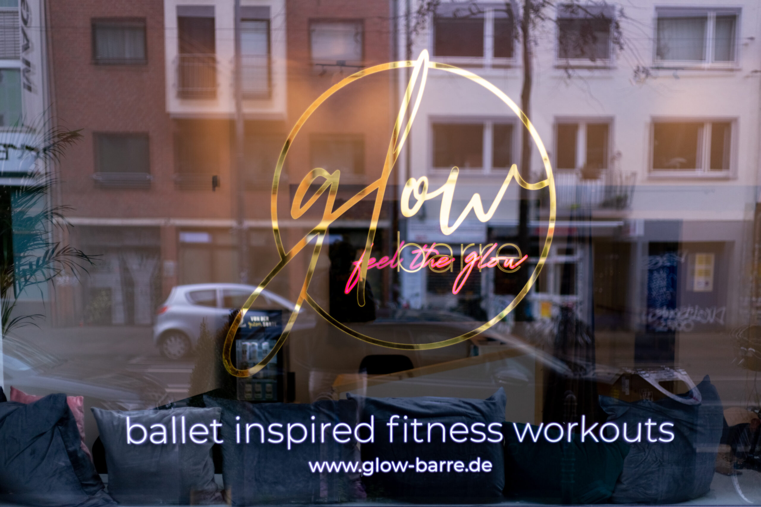 Image of the GlowBarre Business Logo, and text at the bottom that reads: ballet inspired fitness workouts, www.glowbarre.de